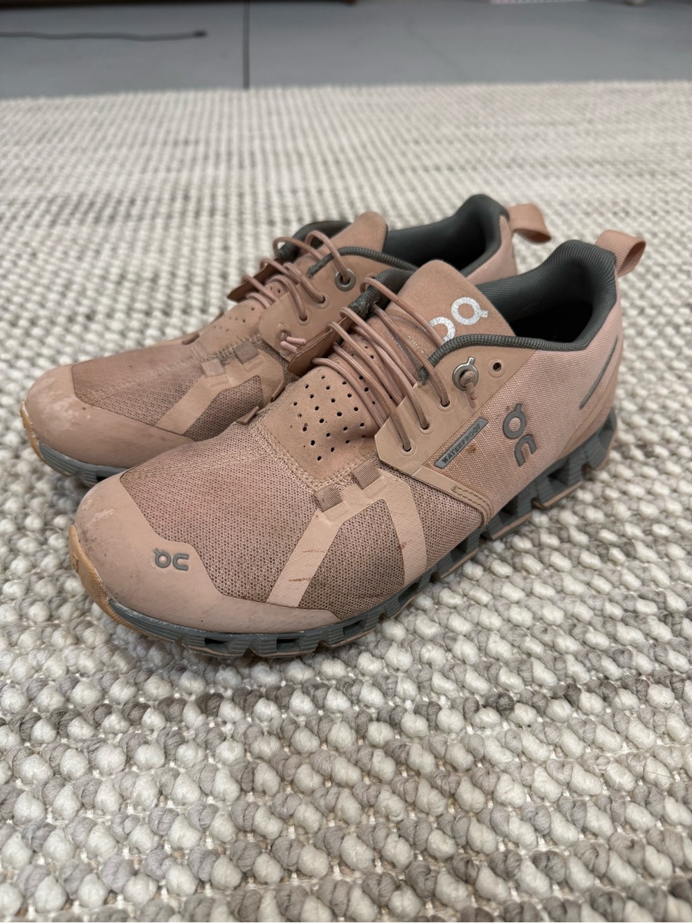 On Cloud Waterproof Running Shoes Dusty Rose Pink Women’s Size 6.5